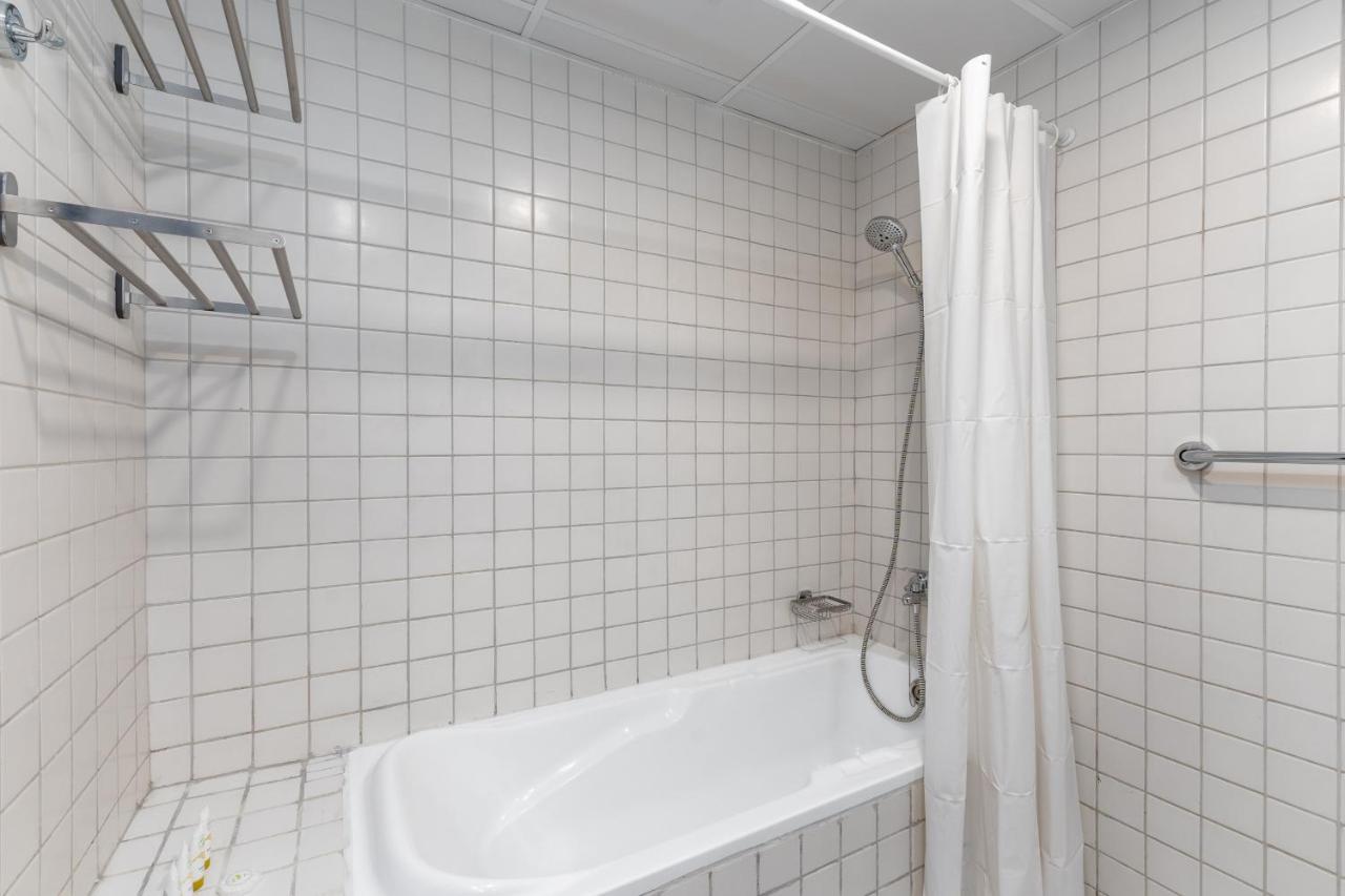 Marina Quays West, Dubai Marina - Mint Stay - 3