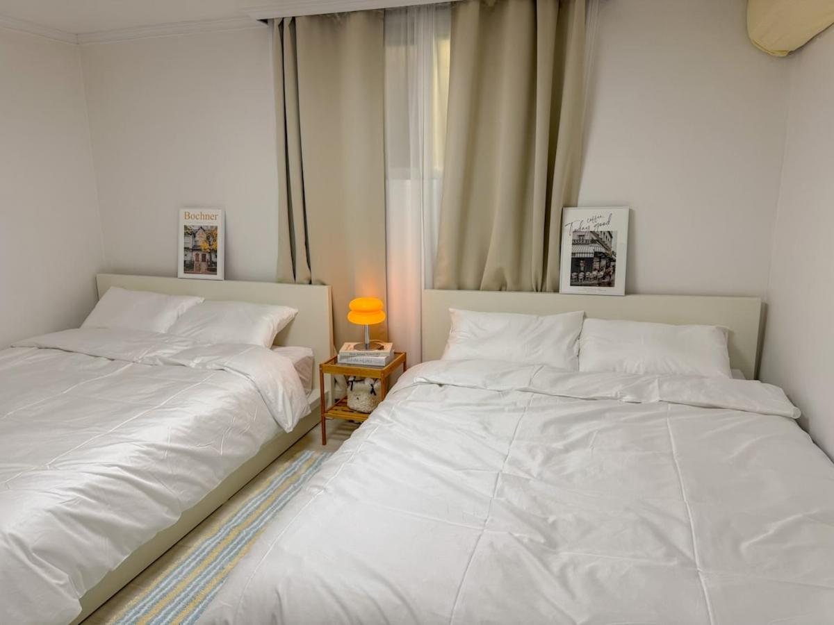 Itaewon Station 10 minutes,Gyeongnidan-gil,Itaewon World Food Street,Beam Projector,Netflix wifi - 3