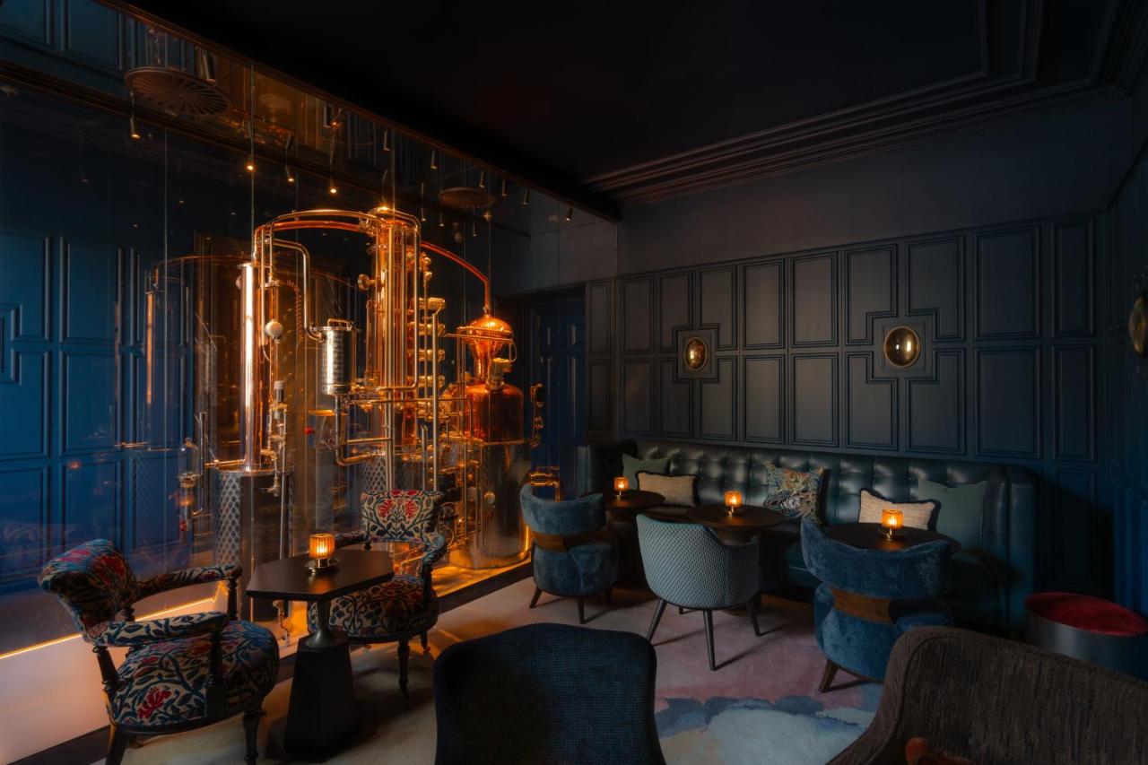 Een zitgedeelte bij Rosewood Amsterdam
