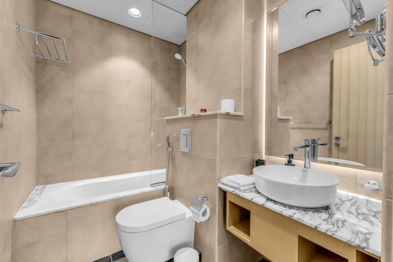 Panoramic Burj Views, Famous Infinity Pool, Balcony Mini Golf - Paramount Midtown - 5