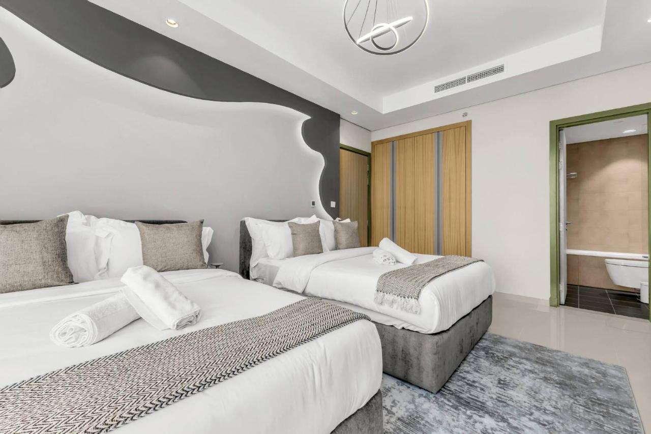 Panoramic Burj Views, Famous Infinity Pool, Balcony Mini Golf - Paramount Midtown - 4