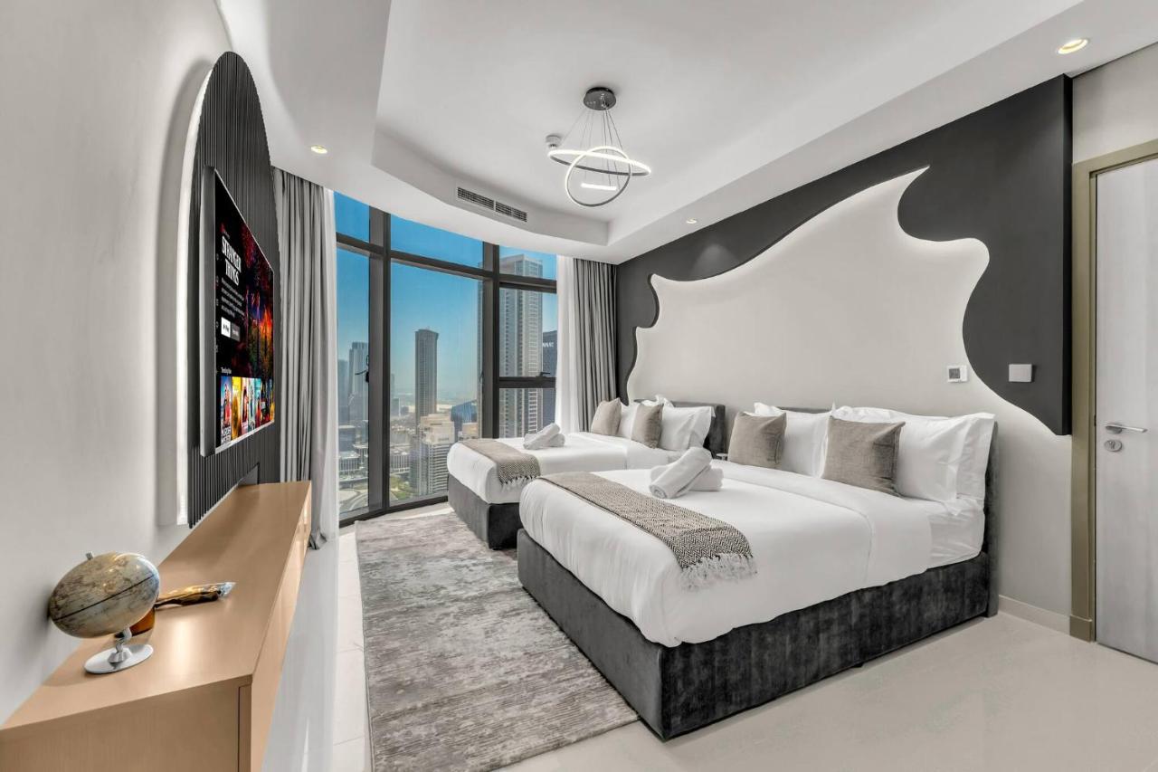 Panoramic Burj Views, Famous Infinity Pool, Balcony Mini Golf - Paramount Midtown - 2