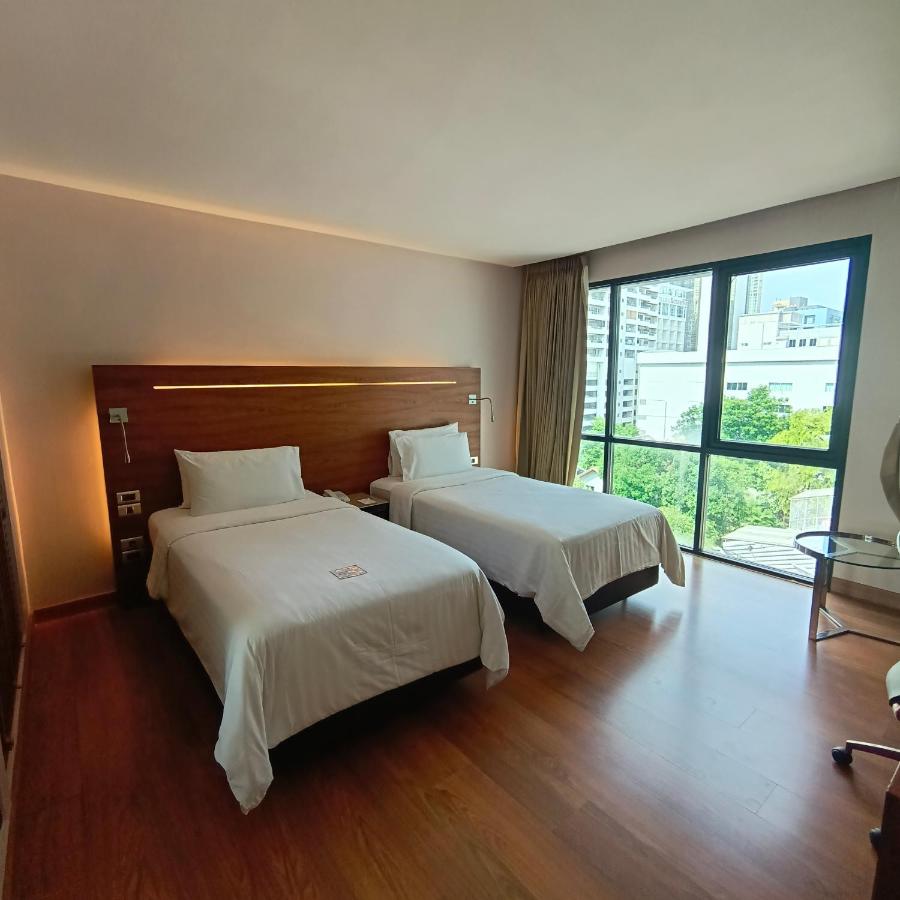 Sacha's Hotel Uno - 2