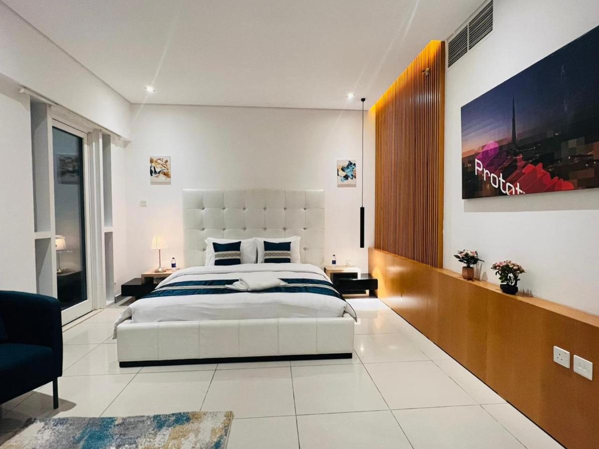 Private rooms in 3 bedroom apartment SKYNEST Homes marina pinnacle - 2