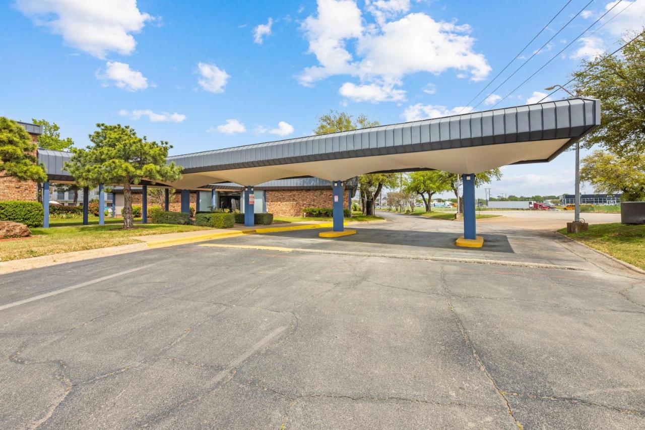 Americas Best Value Inn Fort Worth/Hurst — photo 9