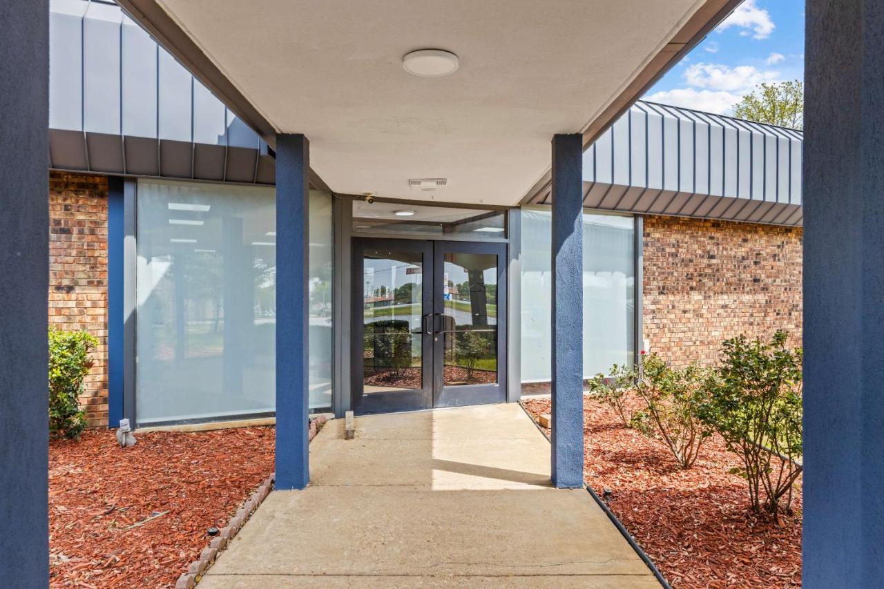 Americas Best Value Inn Fort Worth/Hurst — photo 11