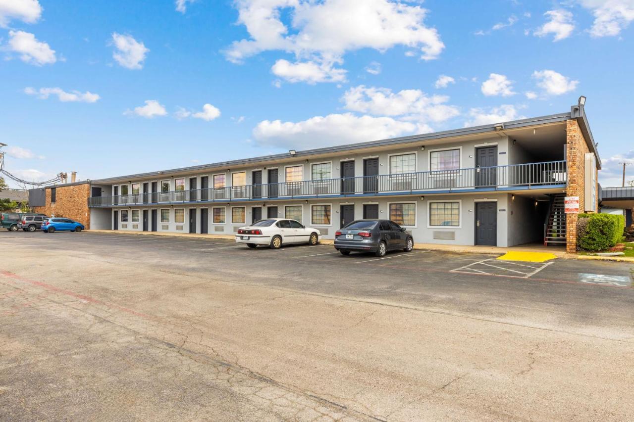 Americas Best Value Inn Fort Worth/Hurst — photo 15