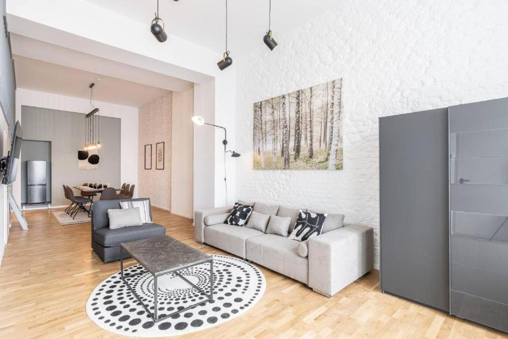 Spacious Lofts In Wedding