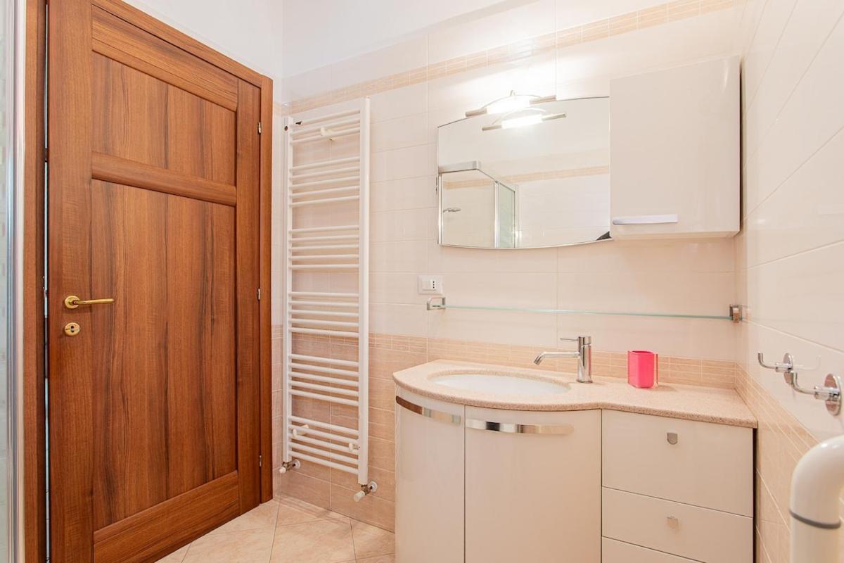 Oasi in Prato private parking - 3