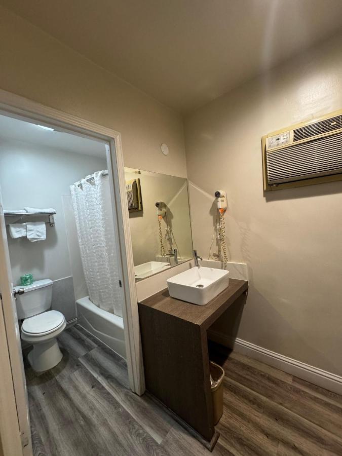 Friendship Motor Inn - 3