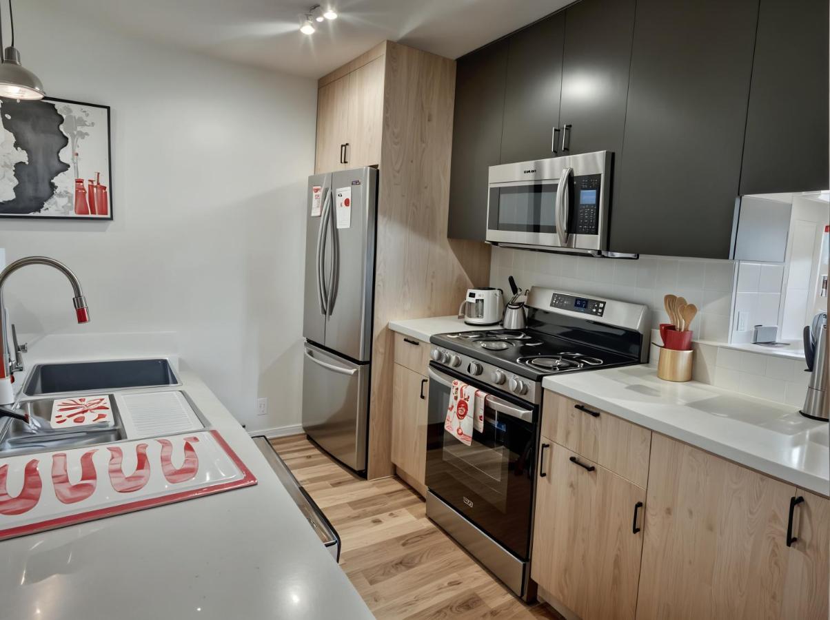 Hollywood Homes Minutes to Everything Spacious AND Free Parking — photo 18