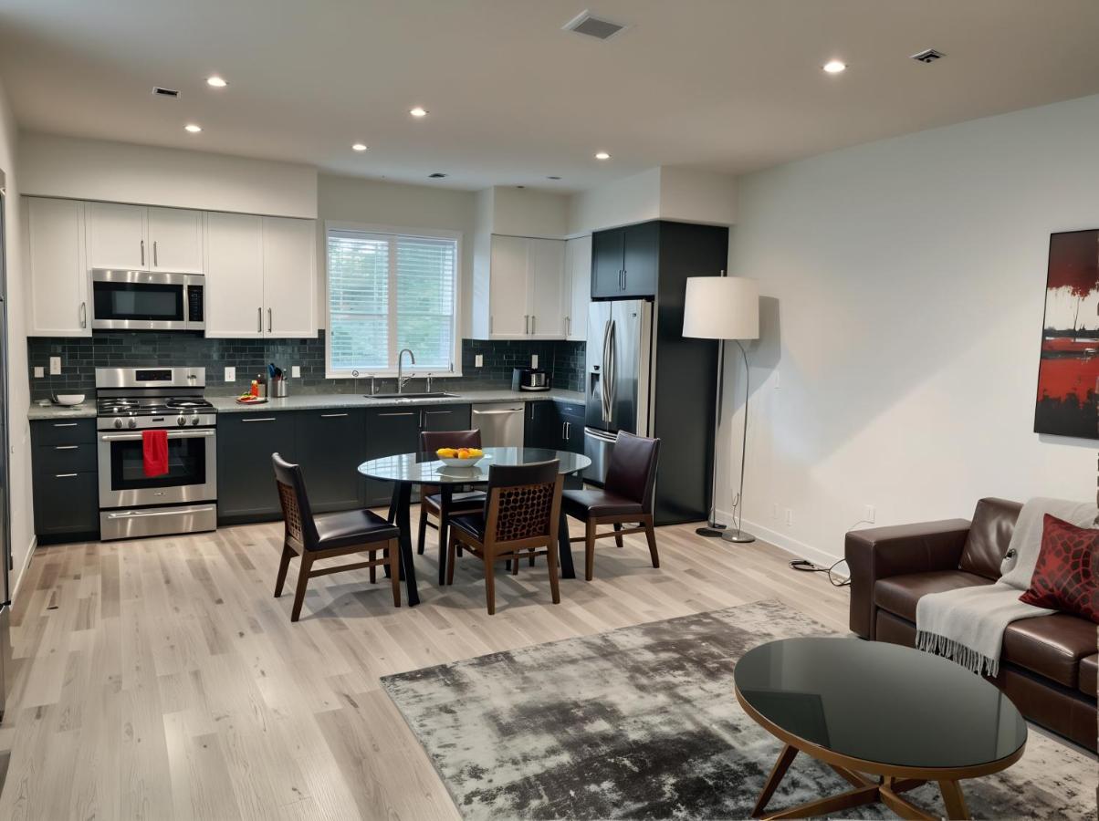 Hollywood Homes Minutes to Everything Spacious AND Free Parking — photo 12