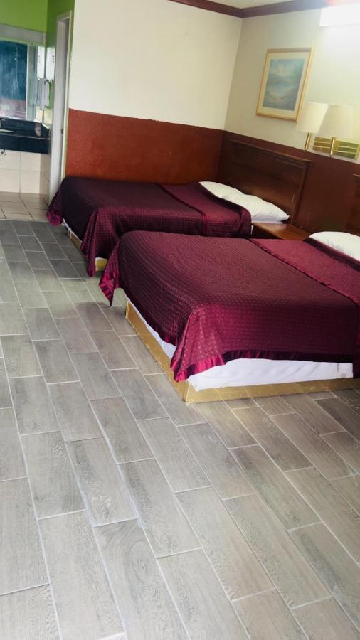 Robstown Motor Inn — photo 17