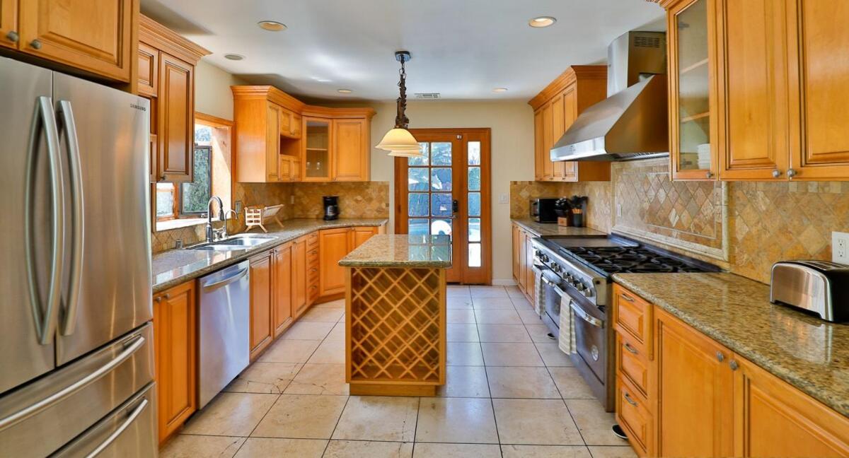 City Paradise Saltwater Pool-Spa and Ping-Pong - 5