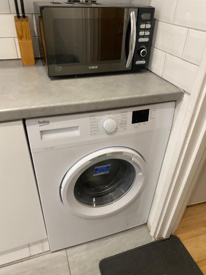 5 Bed House - Sleeps 10 - Pets - Parking - Wifi - 5