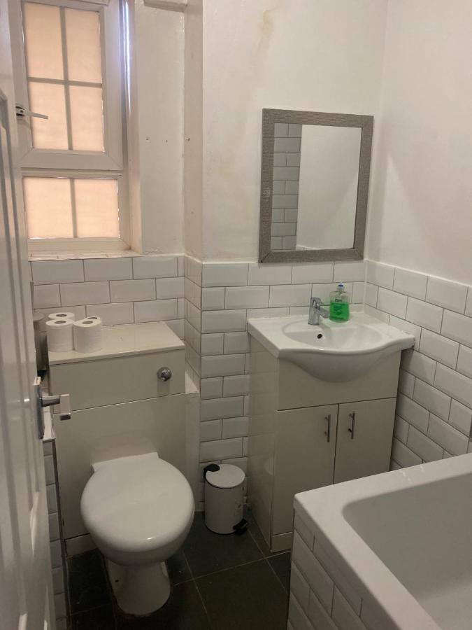 3 Bed Flat - Sleeps 6 - Parking - Wifi - 5