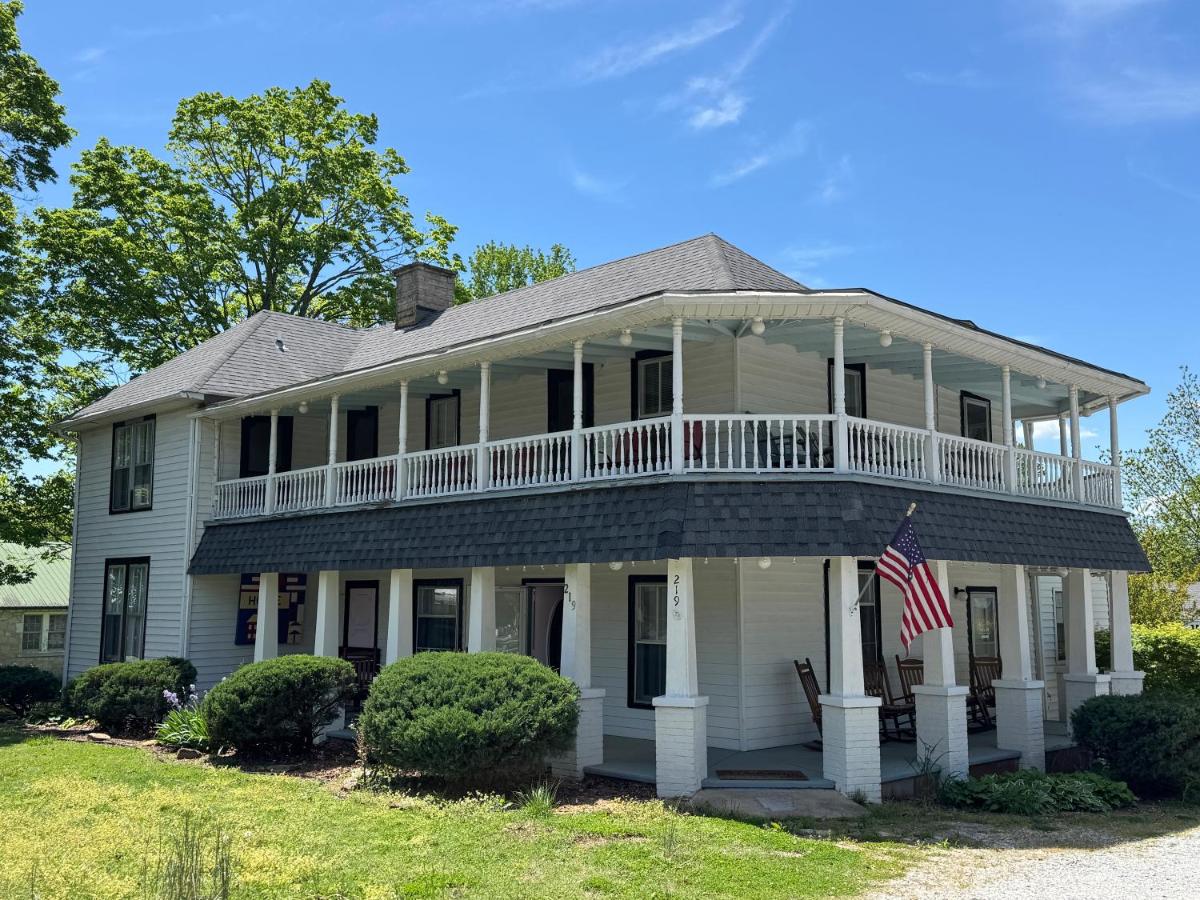 Ozark Mountain Inn — photo 1