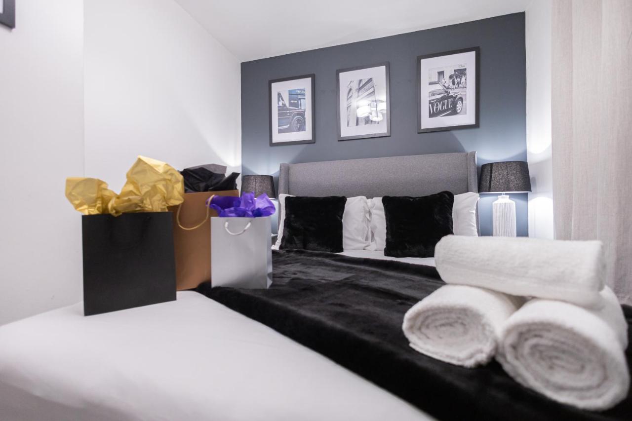 Chic 1-Bedroom Flat - 10 Min Walk to Westfield London - 3