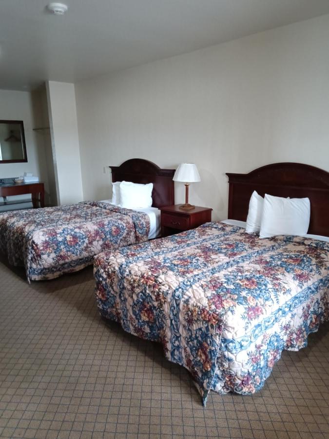 HiWay Inn Express Hotel & Suites — photo 11