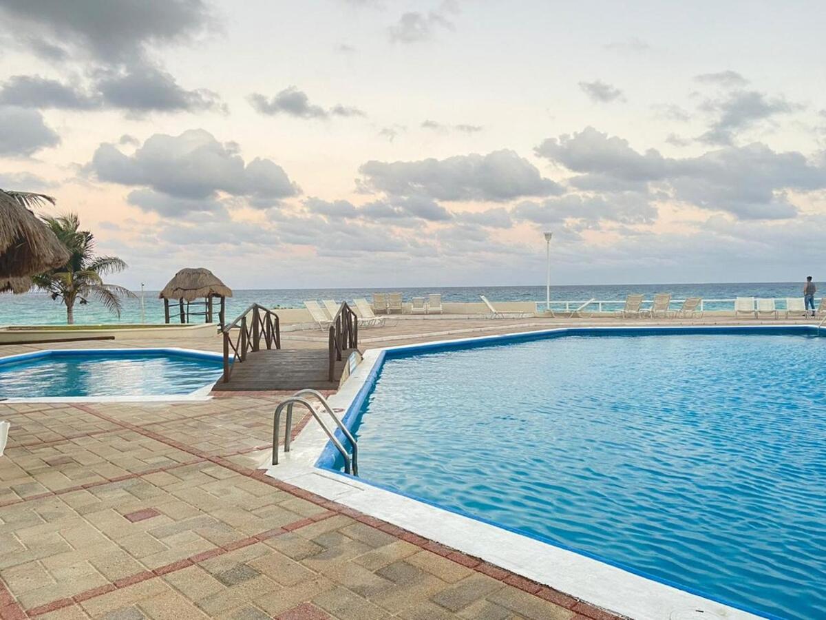 Beach front and lagoon view condo in Cancun - 4