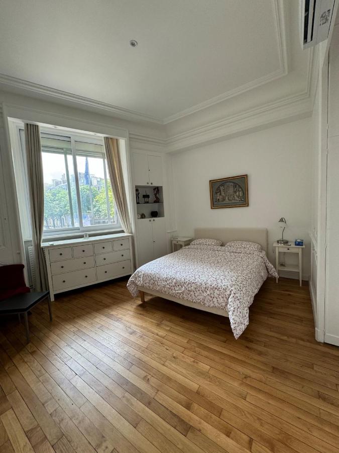 Luxurious 2 bedroom apartment, located in Avenue George V - 2