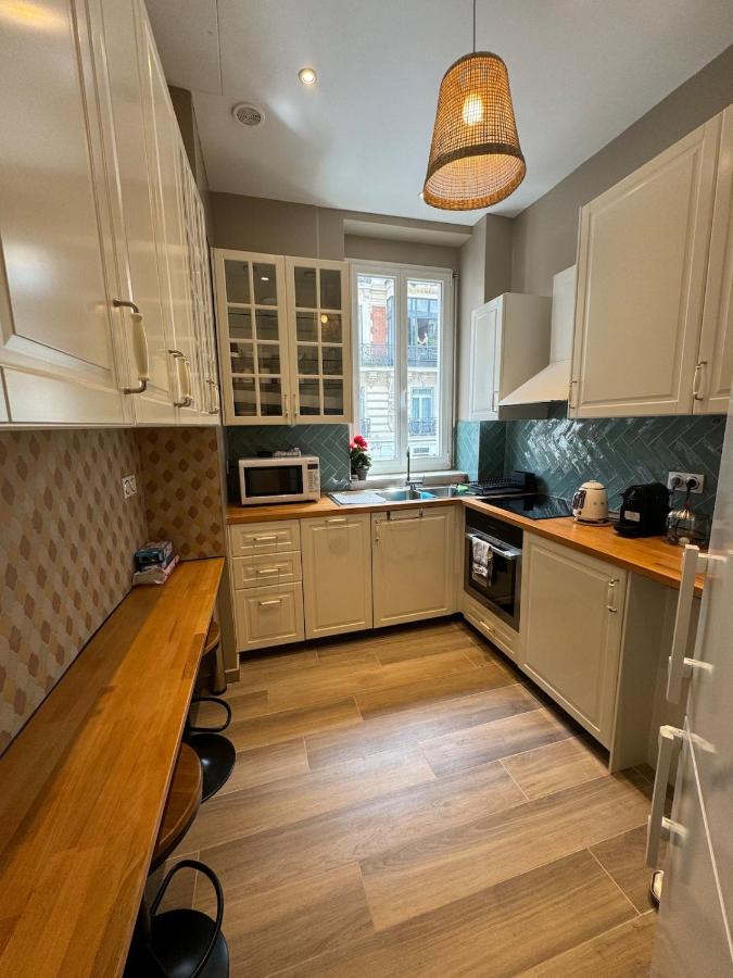 Luxurious 2 bedroom apartment, located in Avenue George V - 4