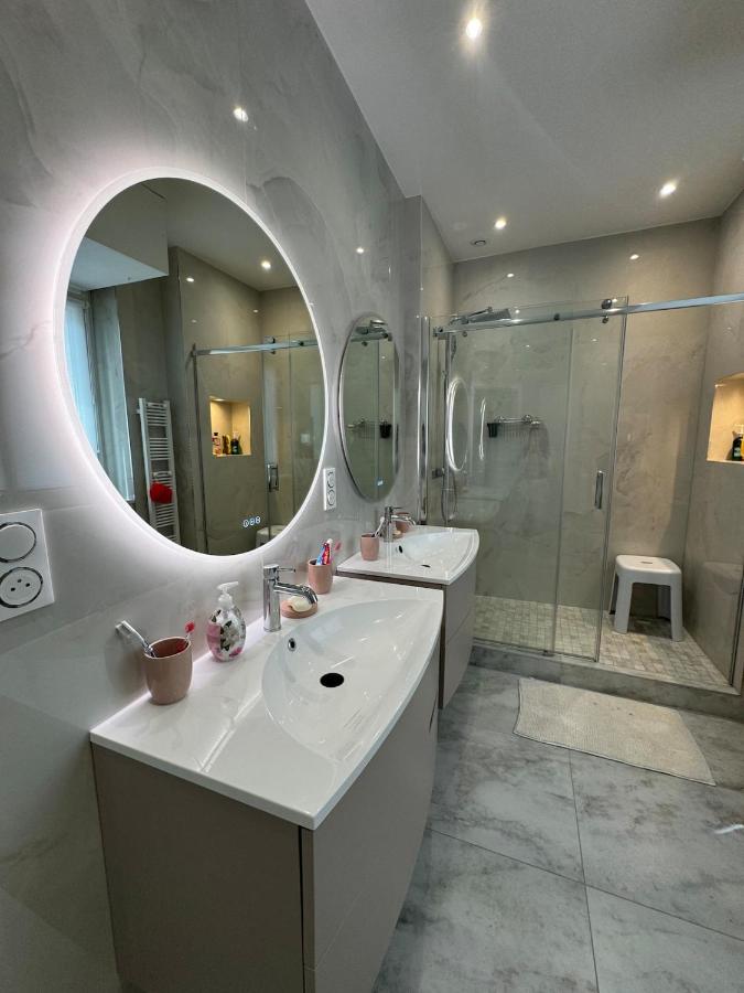 Luxurious 2 bedroom apartment, located in Avenue George V - 3