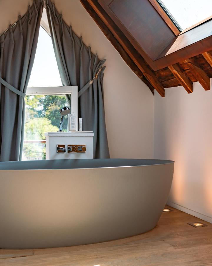 Een TV en/of entertainmentcenter bij Ne5t Hotel & Spa