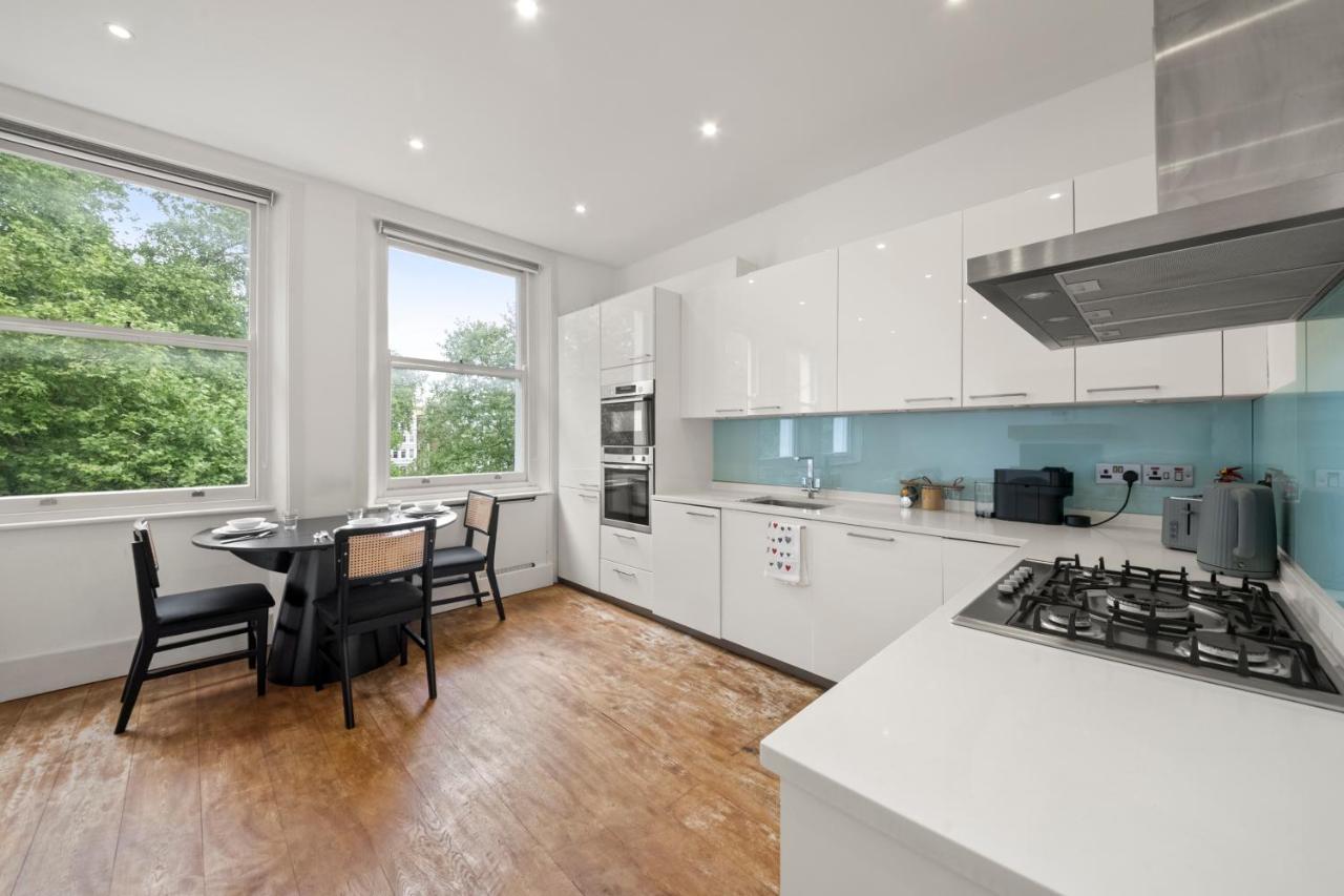 Prime 2 Bedroom Apt, Kensington Garden Square View - 4
