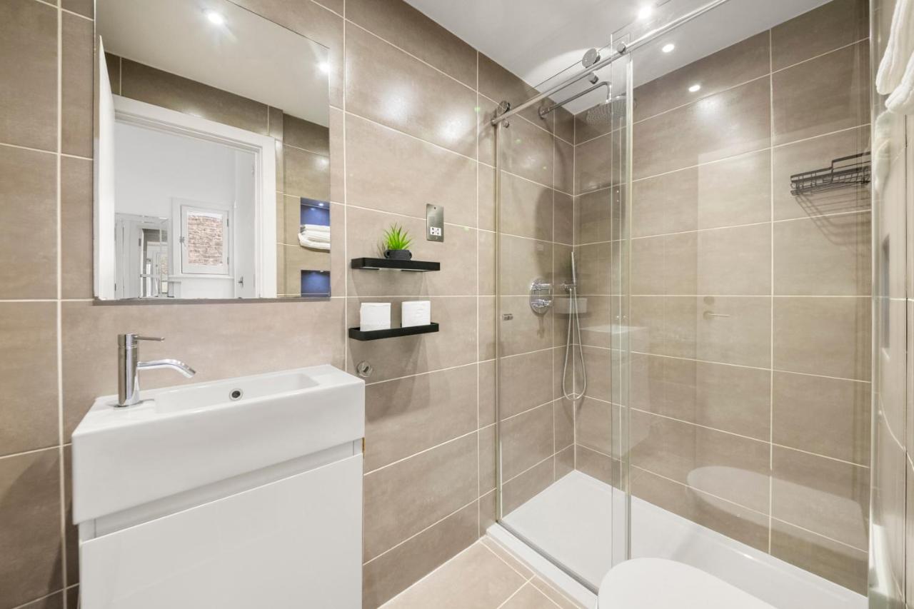 Prime 2 Bedroom Apt, Kensington Garden Square View - 3