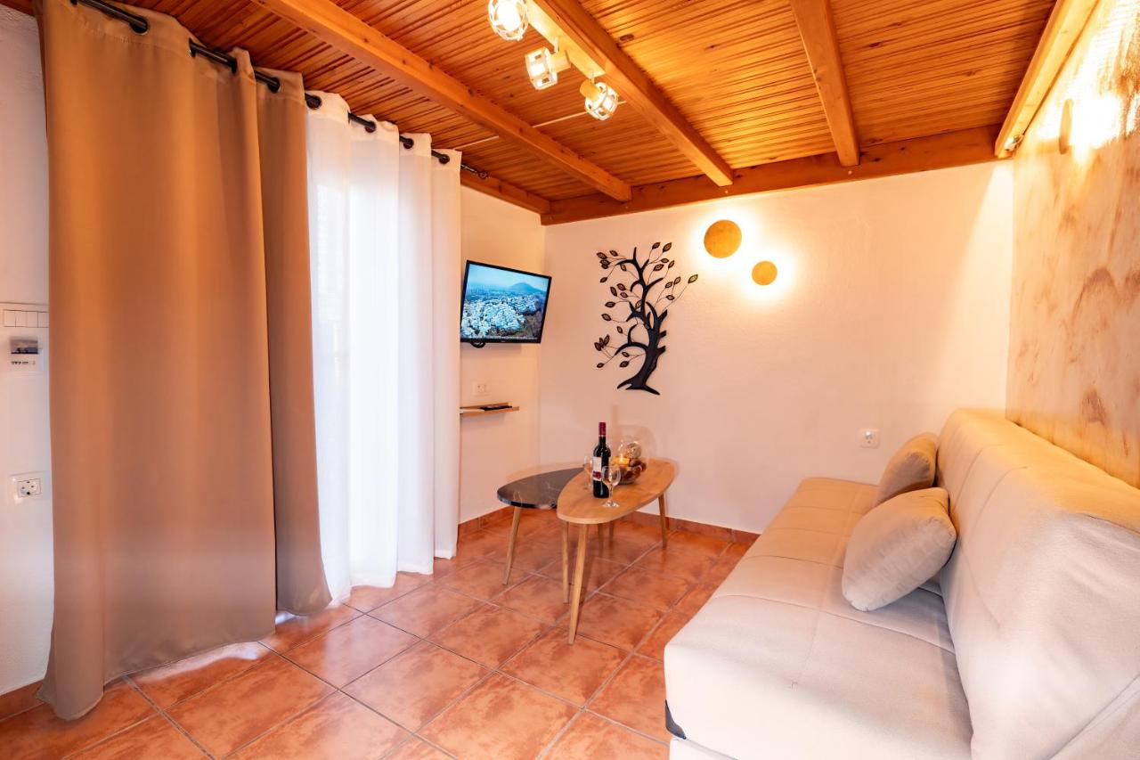 Villa Sertis Santorini - 2