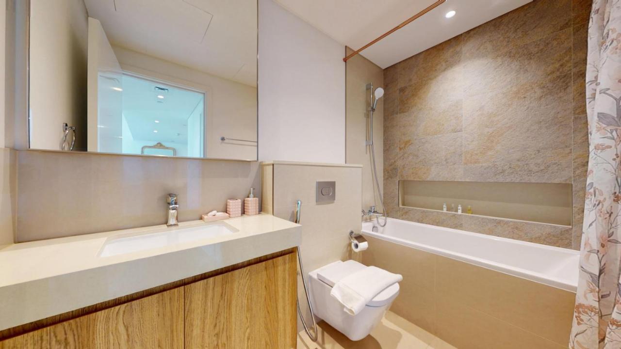 Vacationer Holiday Homes I Chic 1 Bed l City Views in Downtown Dubai - 3