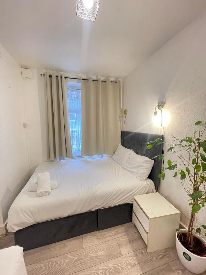 2 bedroom flat ground floor NW1