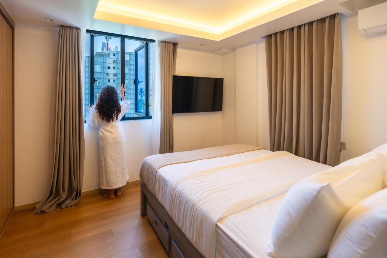 Lazzlla Beachfront Oceanfront Apartments - 5