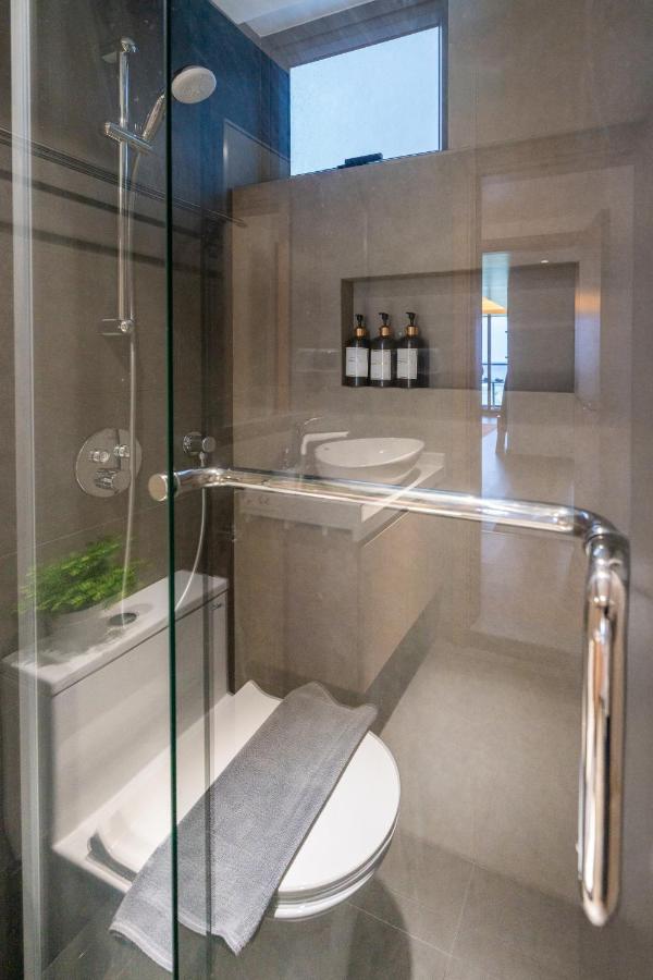 Lazzlla Beachfront Oceanfront Apartments - 2