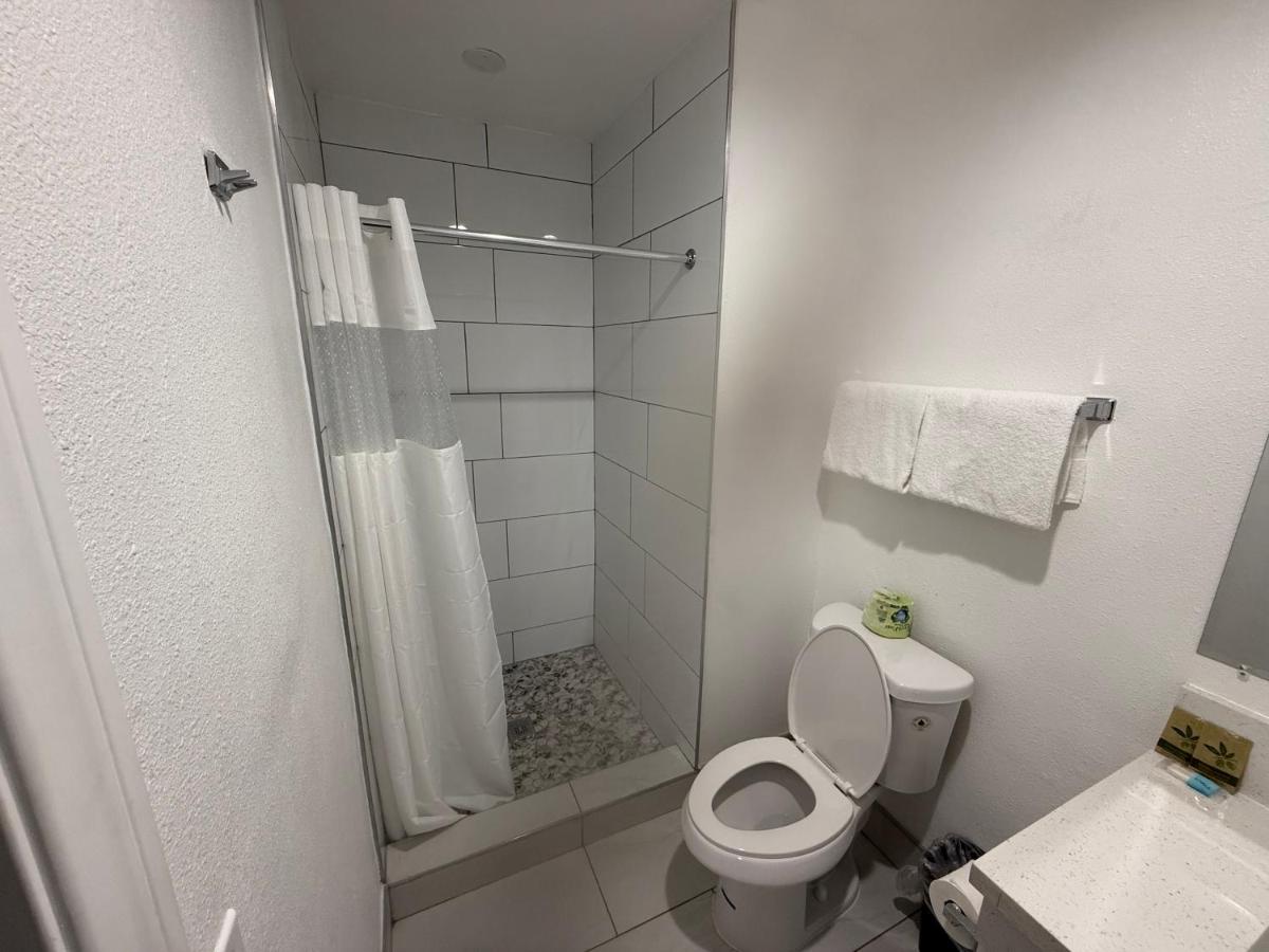 Hiway Host Motel — photo 17