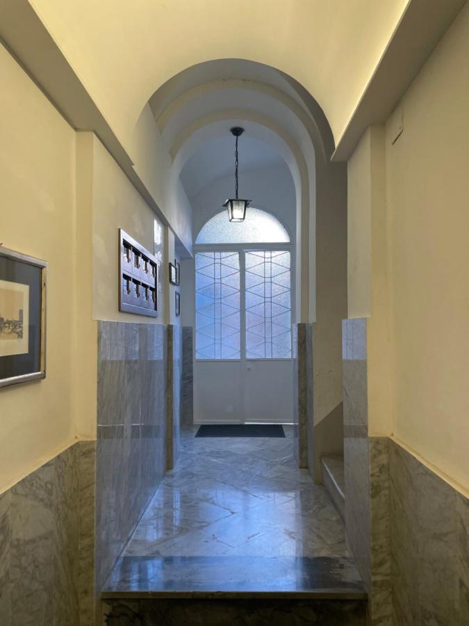 Divine Terrace Stylish Apartment St Peter Rome - 4