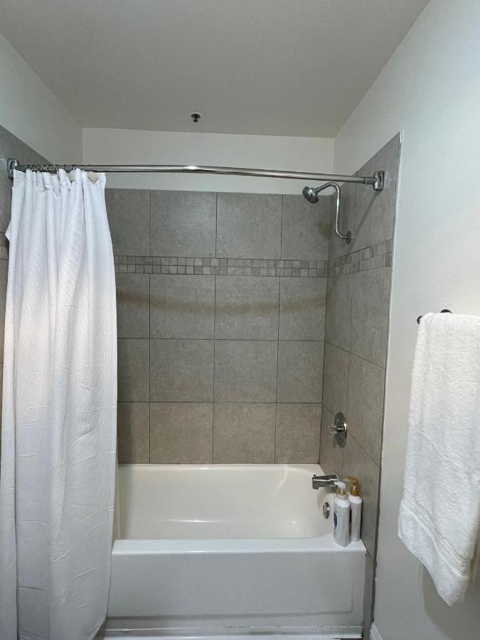 Hollywood Spectacular Loft FREE Designated parking - 3