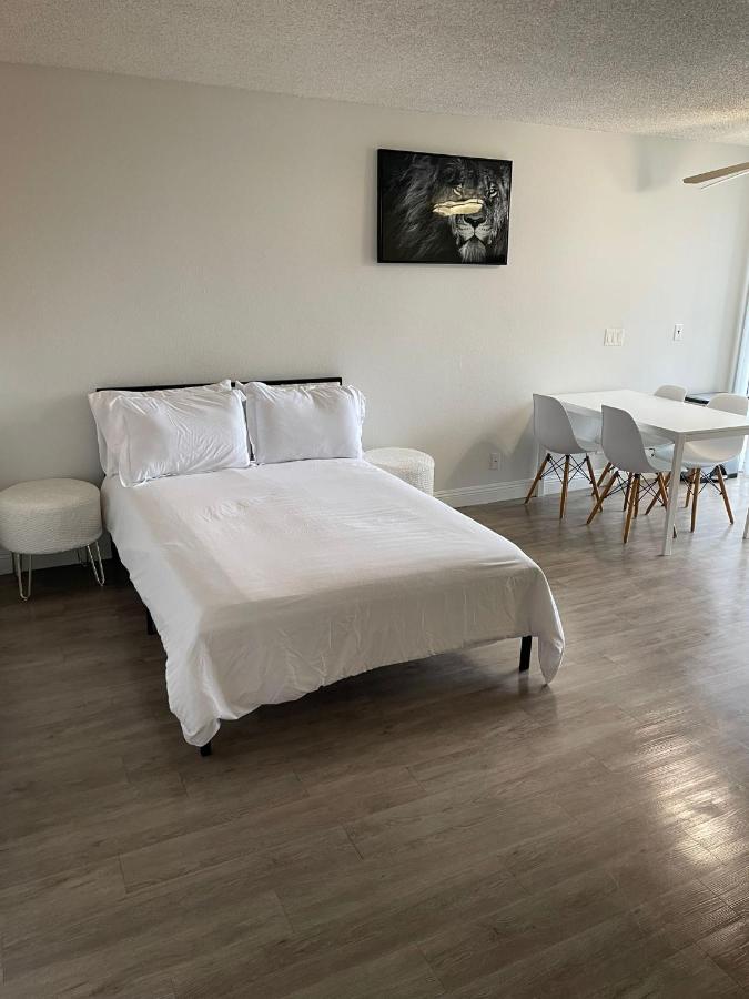 Hollywood Spectacular Loft FREE Designated parking - 2