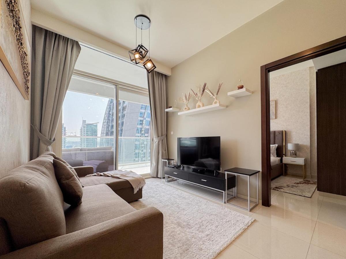 Bronzite 2-Bed Apt Central Dubai Canal Views