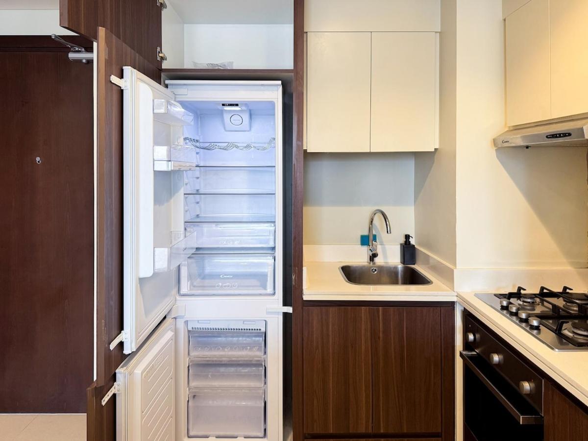 Bronzite 2-Bed Apt Central Dubai Canal Views - 5