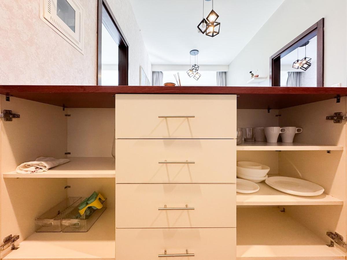 Bronzite 2-Bed Apt Central Dubai Canal Views - 3