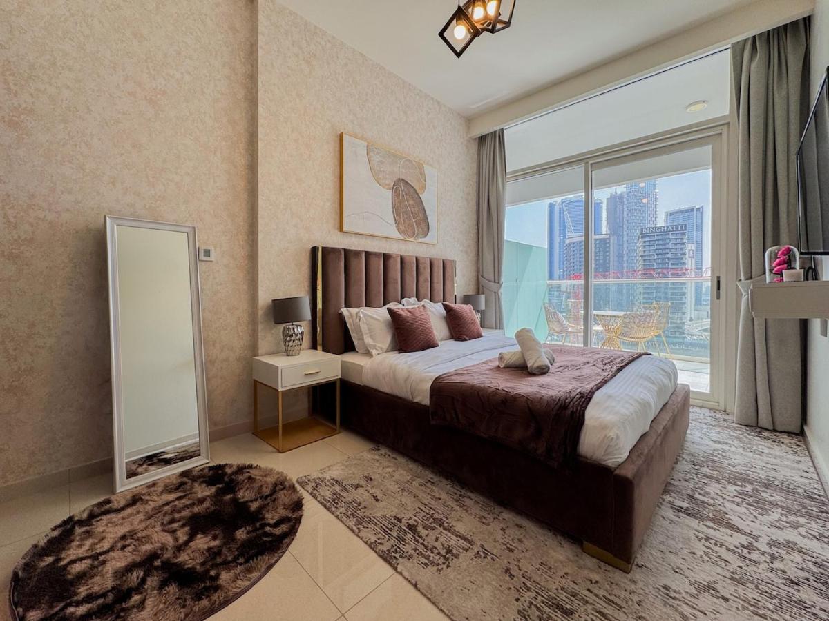 Bronzite 2-Bed Apt Central Dubai Canal Views - 2