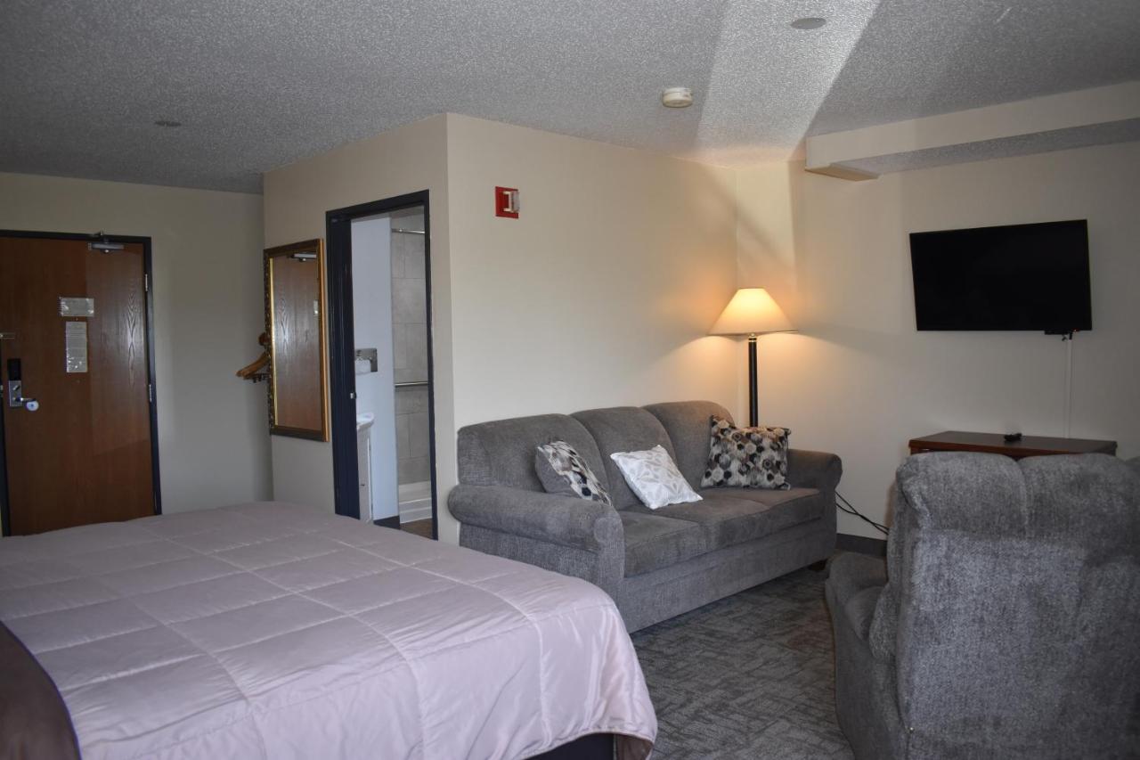 Heartland Hotel & Suites — photo 5