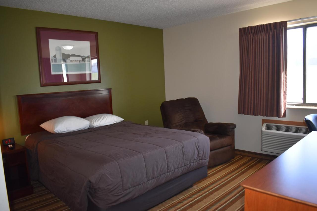 Heartland Hotel & Suites — photo 18