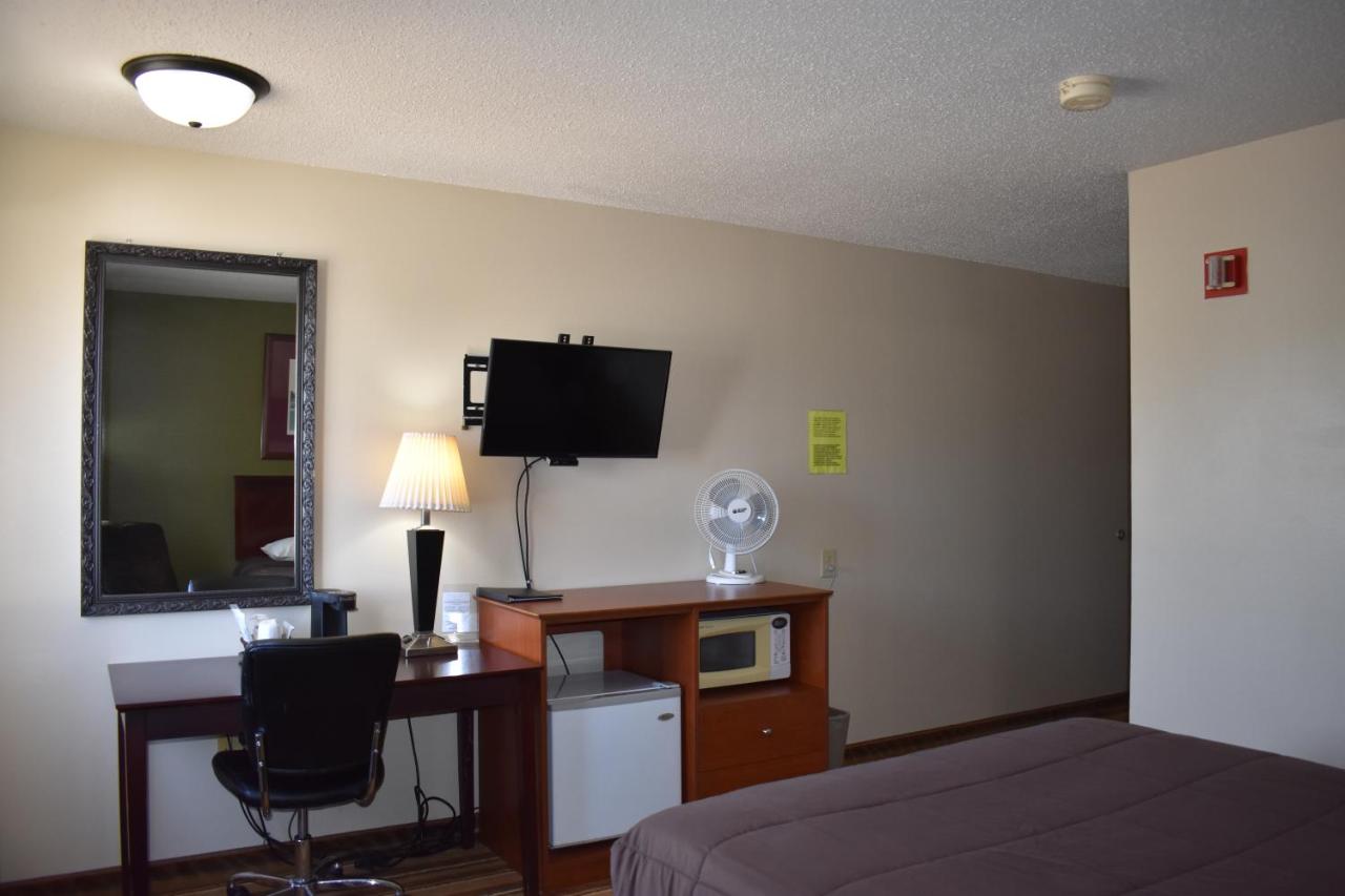 Heartland Hotel & Suites — photo 19