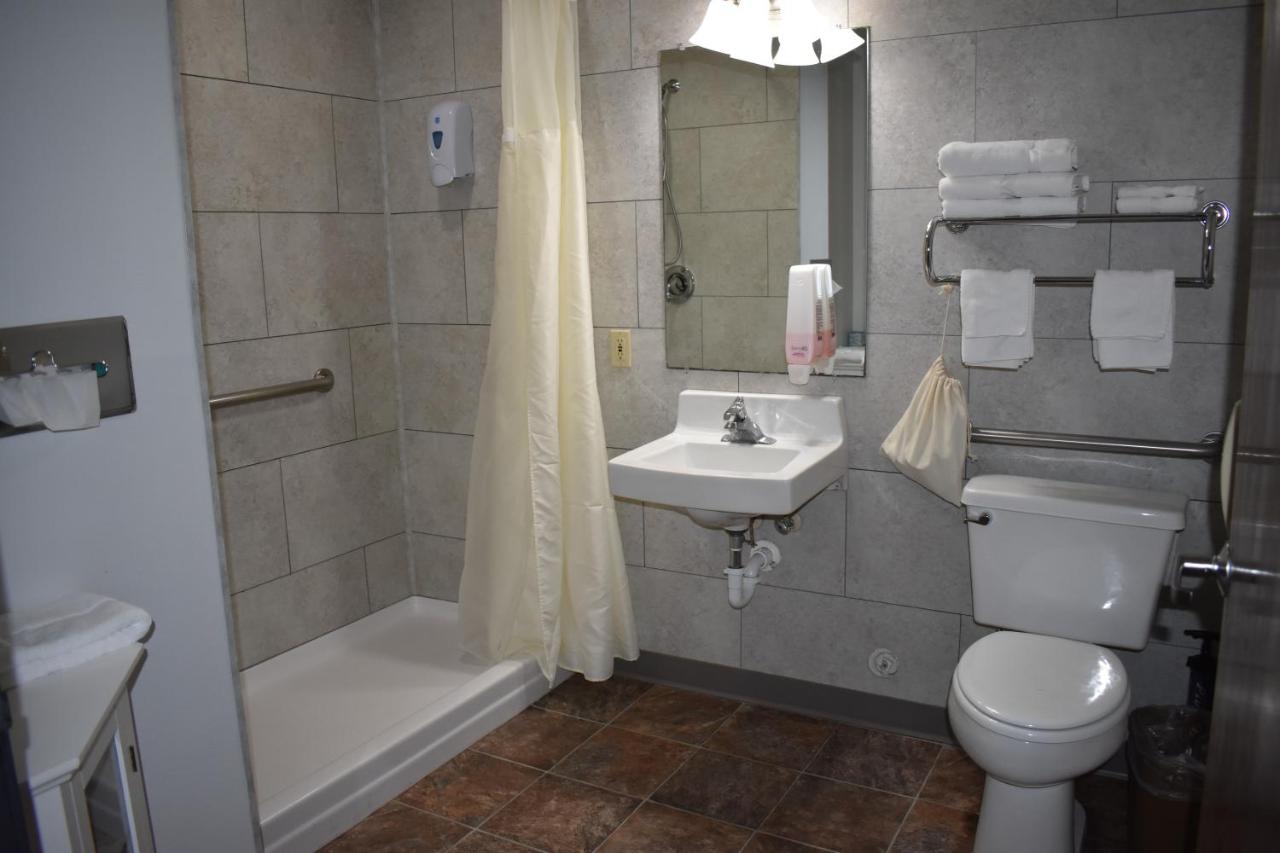 Heartland Hotel & Suites — photo 3