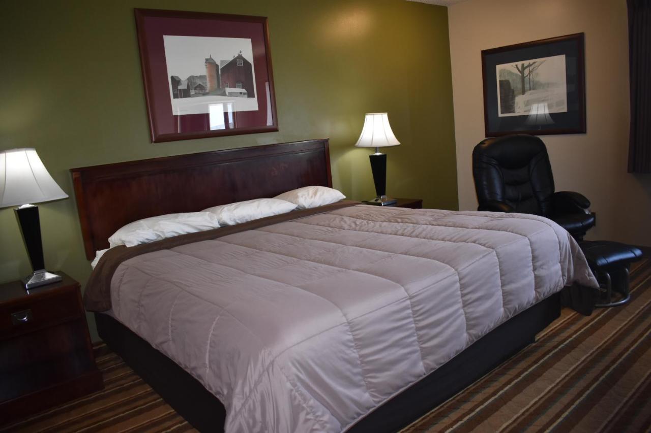 Heartland Hotel & Suites — photo 20