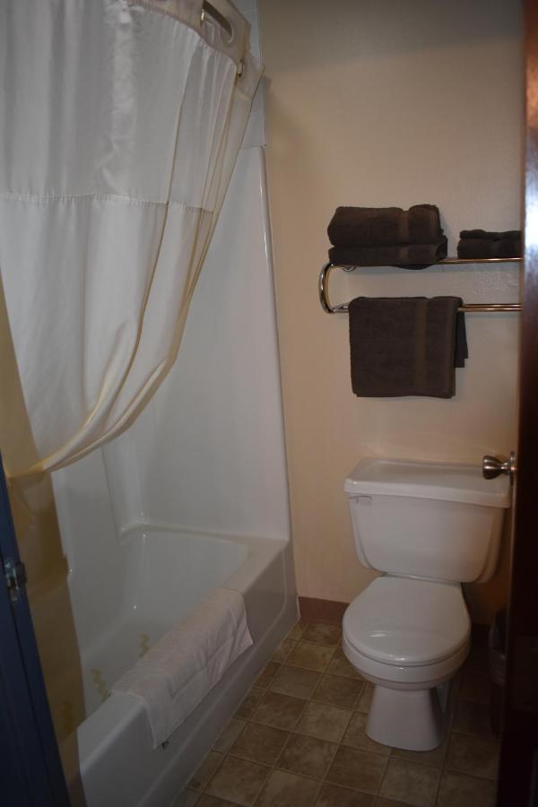 Heartland Hotel & Suites — photo 22