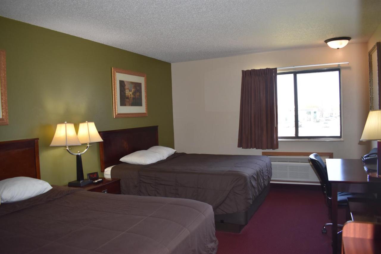 Heartland Hotel & Suites — photo 8